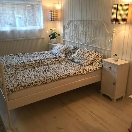 Gränna Room With Pentry, Separate Entrance, No Cardpayment מראה חיצוני תמונה