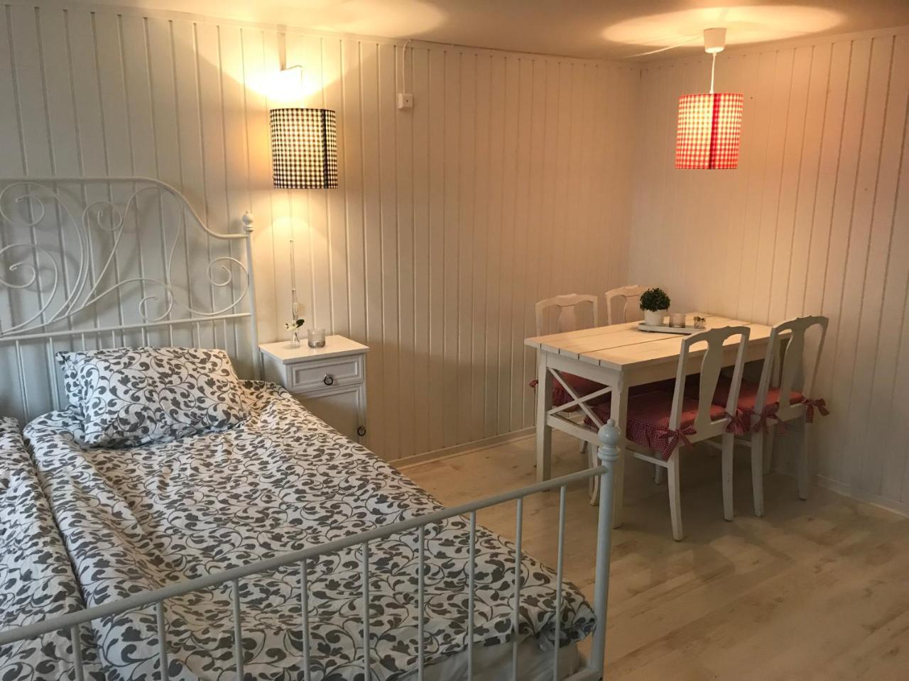 Gränna Room With Pentry, Separate Entrance, No Cardpayment מראה חיצוני תמונה
