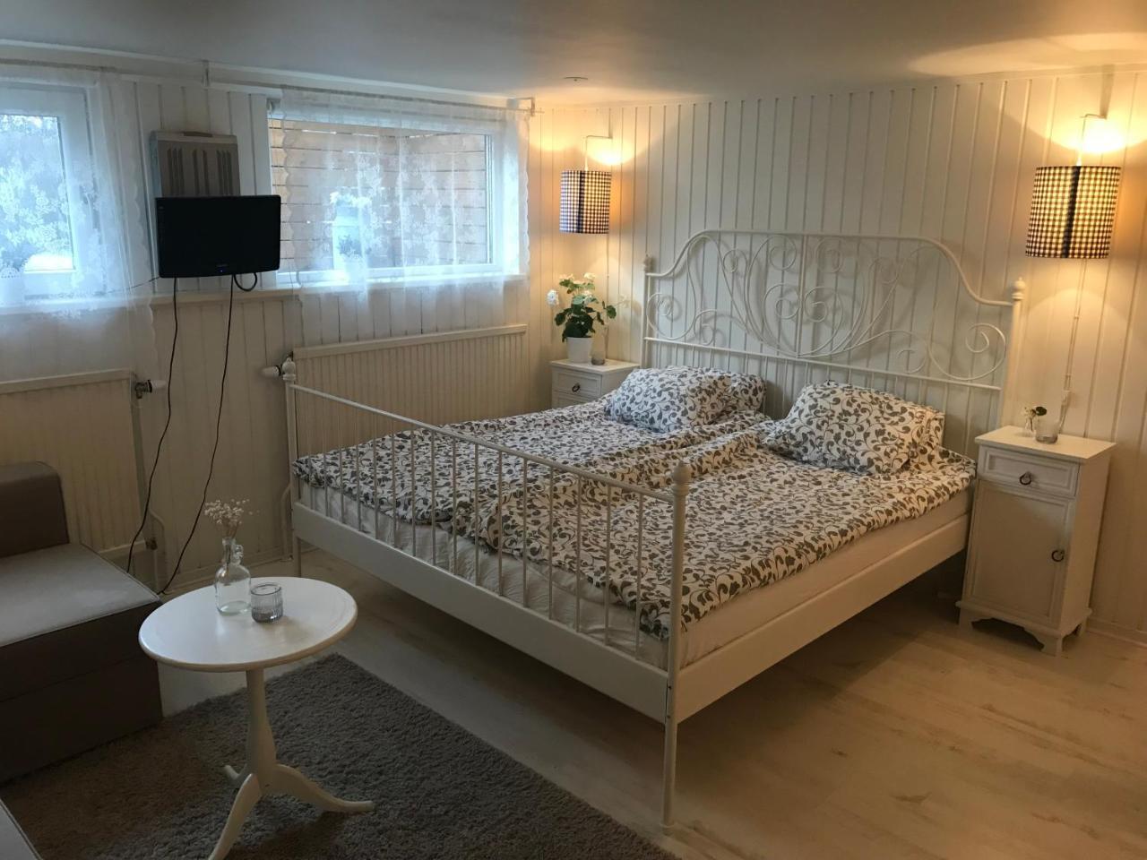Gränna Room With Pentry, Separate Entrance, No Cardpayment מראה חיצוני תמונה